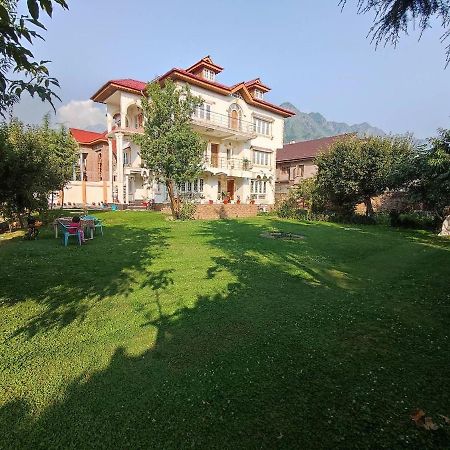 The Clover Inn Srīnagar 外观 照片