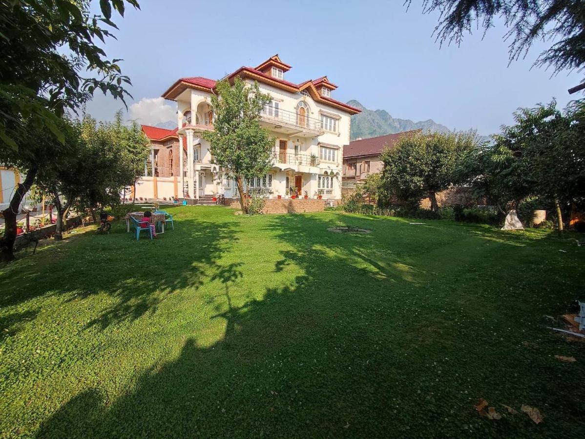 The Clover Inn Srīnagar 外观 照片