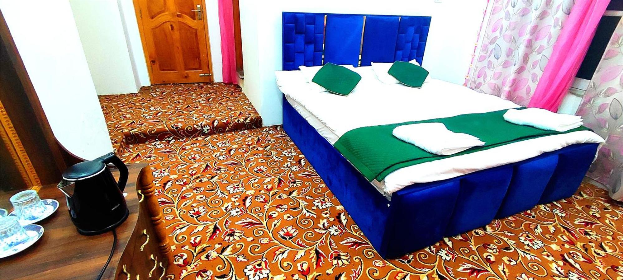 The Clover Inn Srīnagar 外观 照片