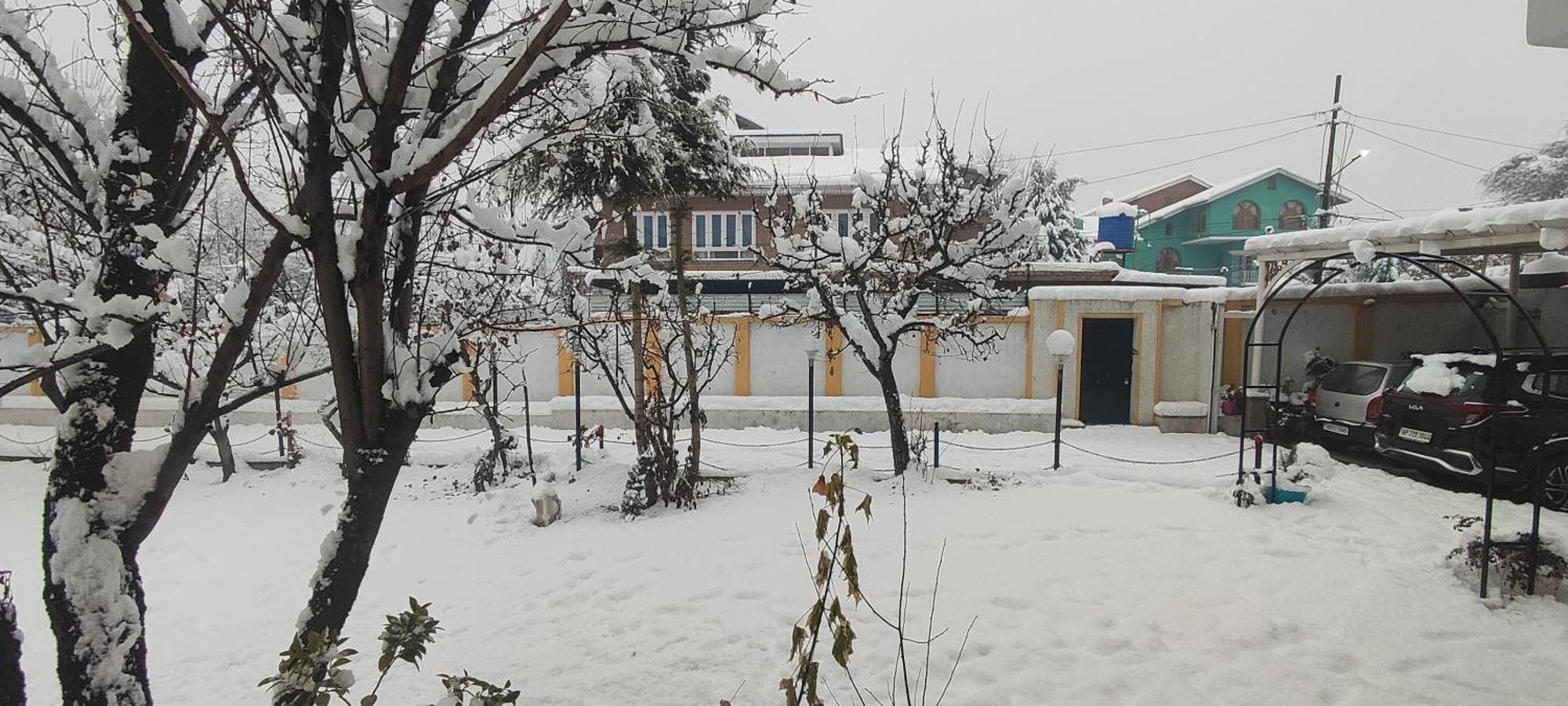 The Clover Inn Srīnagar 外观 照片