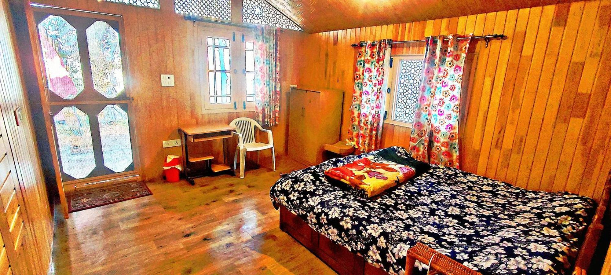 The Clover Inn Srīnagar 外观 照片